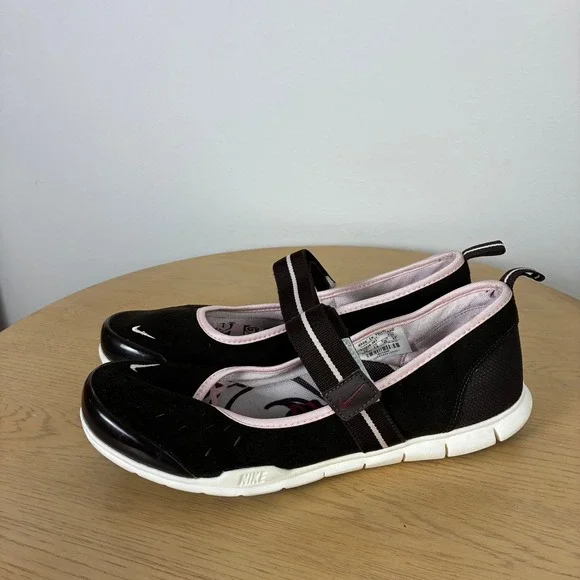 Nike Mary Jane Flat Sneaker Women's 10 Comfort Walking Y2K Sporty Athleisure - Picture 4 of 7